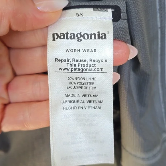 Patagonia black hooded windbreaker XS - Picture 11 of 13